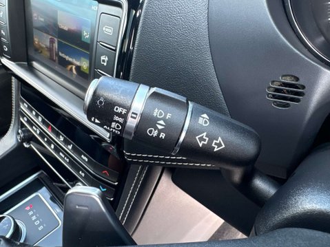 Jaguar F-Pace 2.0 D240 R-Sport SUV 5dr Diesel Auto AWD Euro 6 (s/s) (240 ps) 39
