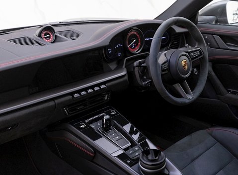 Porsche 911 Carrera GTS (992) 14