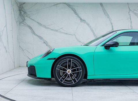 Porsche 911 Carrera GTS (992.2) 31