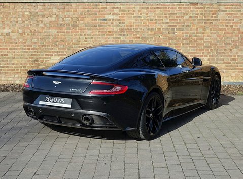 Aston Martin Vanquish Carbon Edition 31
