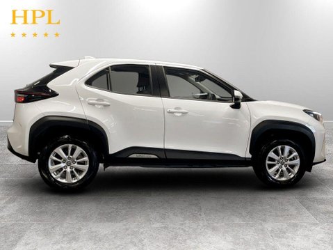 Toyota Yaris Cross 1.5 VVT-h Icon SUV 5dr Petrol Hybrid E-CVT Euro 6 (s/s) (116 ps) 8