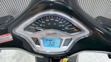 Piaggio Vespa Primavera 2021 ONLY 612 MILES NEW MOT SERVICED 50CC AUTO 37