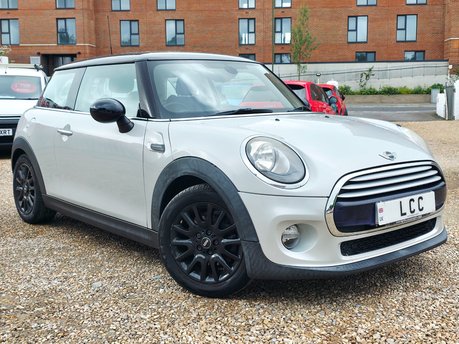 Mini Hatch COOPER.. 6 SERVICES.. STUNNING EXAMPLE
