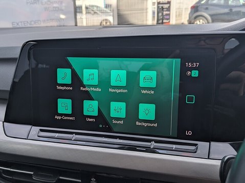 Volkswagen Golf LIFE TSI 19