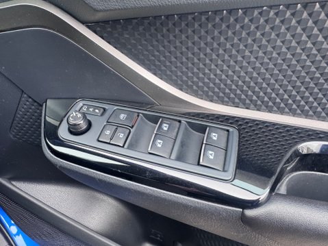 Toyota C-HR DYNAMIC 21