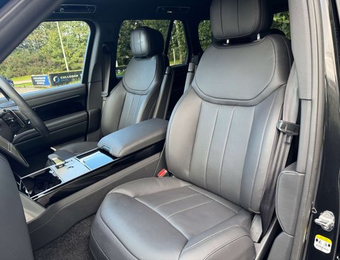 Land Rover Range Rover 3.0 Range Rover SE D MHEV Auto 4WD 5dr 33