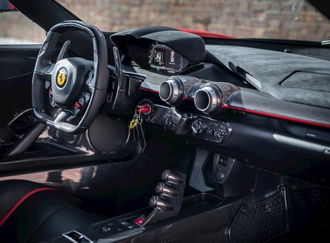 Ferrari LaFerrari 16