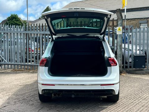 Volkswagen Tiguan R LINE TDI BMT 4MOTION DSG 26