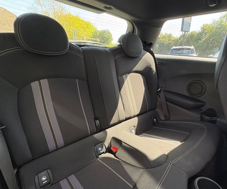 Mini Hatch Cooper 1.5 Sport Comfort / Navigation 3 door - SAT NAV - JCW STYLING 5