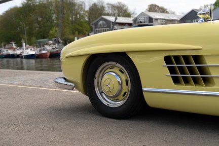 Mercedes-Benz SL Series 300SL Roadster 17