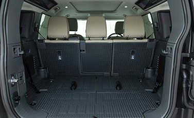 Land Rover Defender 110 XS Edition P400 31