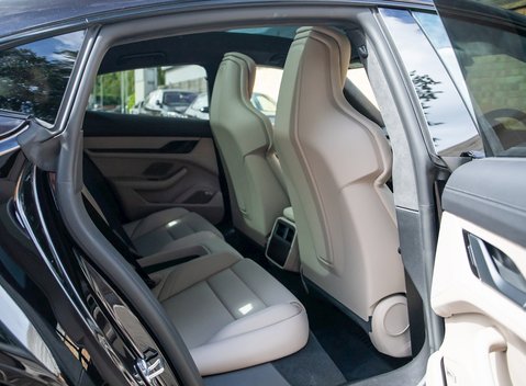 Porsche Taycan Turbo 15