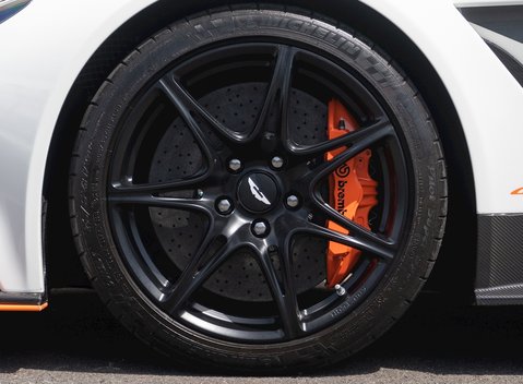 Aston Martin Vantage GT12 10