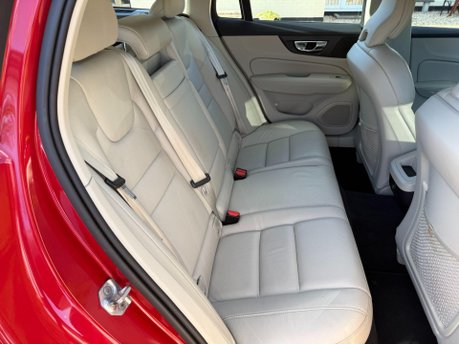 Volvo V60 2.0 D4 Momentum Pro Auto Euro 6 (s/s) 5dr 22