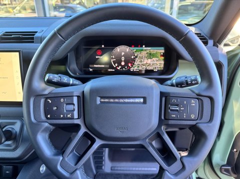 Land Rover Defender 75TH LIMITED EDITION 30
