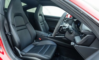 Porsche 911 Carrera 4 (992) 11