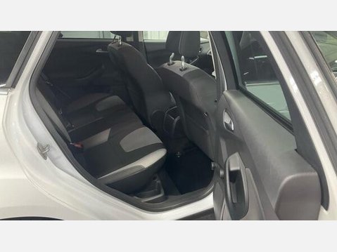 Ford Focus 1.0T EcoBoost Zetec Euro 5 (s/s) 5dr 9