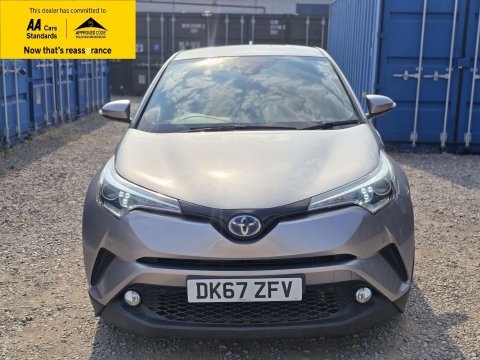 2017 Toyota C-HR thumbnail 3