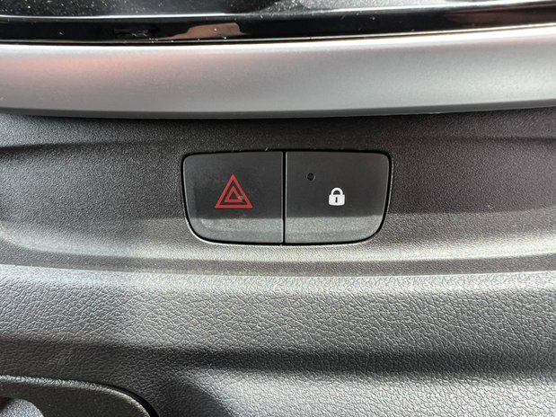 Renault Trafic SWB L1H1 Low Roof Sportive Air Con Nav EURO 6 NO VAT 28