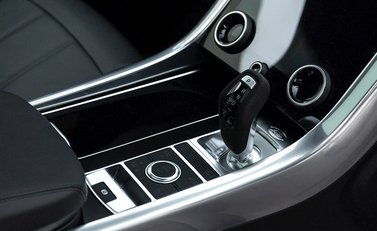 Land Rover Range Rover Sport D350 HST 13