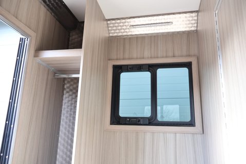 Renault Master 3.5 ton Coach Built Freddie Gover Horsebox with uprated suspension alloys  47