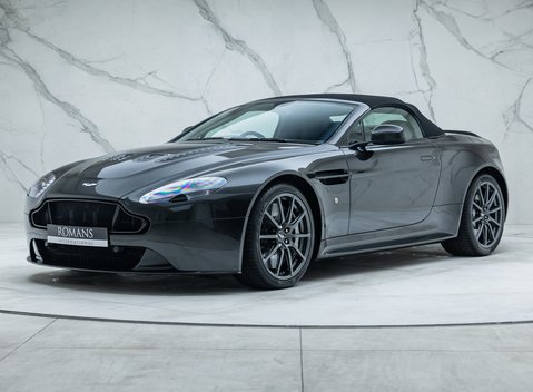 Aston Martin V12 Vantage S ROADSTER 2