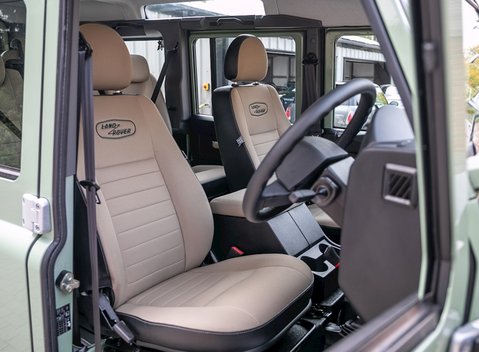 Land Rover Defender 110 Heritage Station Wagon 12