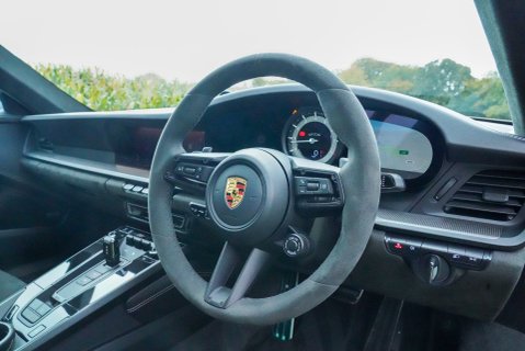 Porsche 911 CARRERA GTS PDK 12