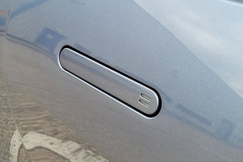 Aston Martin Vantage V8 22