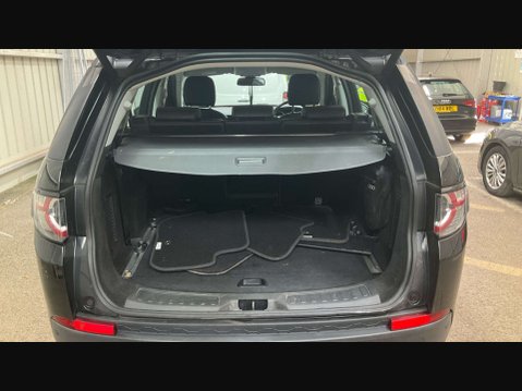 Land Rover Discovery Sport 2.0 Discovery Sport Luxury HSE TD4 Auto 4WD 5dr 9