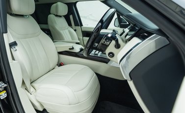 Land Rover Range Rover D350 AUTOBIOGRAPHY LWB 14