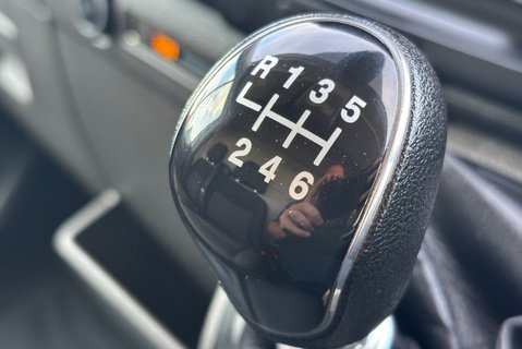 Ford Transit 310 L2 H2 Leader with Air Con / Sat Nav / Heated Seats 37