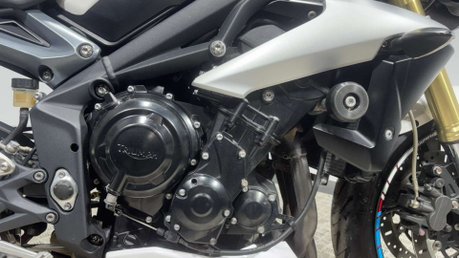 Triumph Street Triple 2016 66 plate 13k new MOT serviced quickshifter and exhaust 12