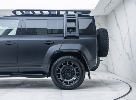Land Rover Defender 110 OCTA Black 40