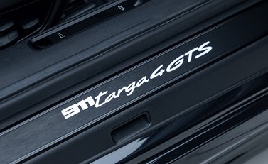Porsche 911 Targa 4 GTS (992) 32