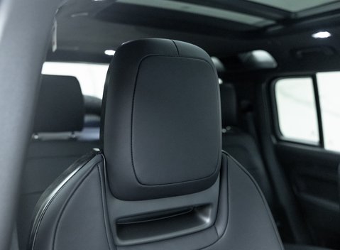 Land Rover Defender OCTA EDITION ONE 19