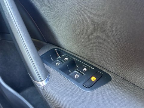 Volkswagen Golf SE NAVIGATION TSI EVO DSG 28