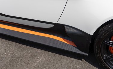 Aston Martin Vantage GT12 30