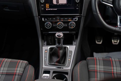 Volkswagen Golf 2.0 Golf GTi Performance TSi 5dr 39