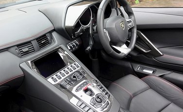 Lamborghini Aventador LP 700-4 Roadster 6