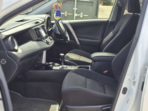 2016 Toyota RAV4 thumbnail 11