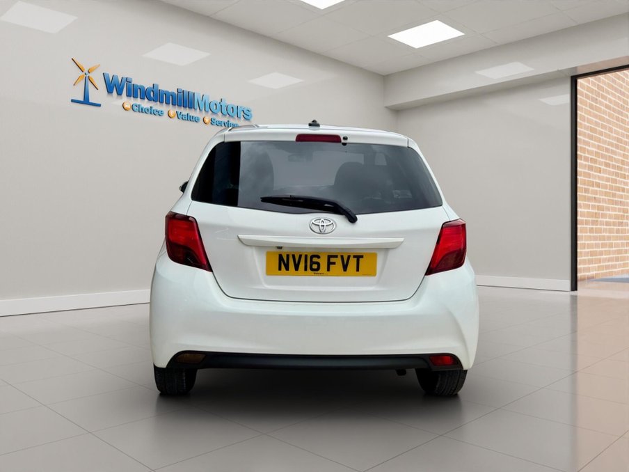 2016 Toyota Yaris — image 6