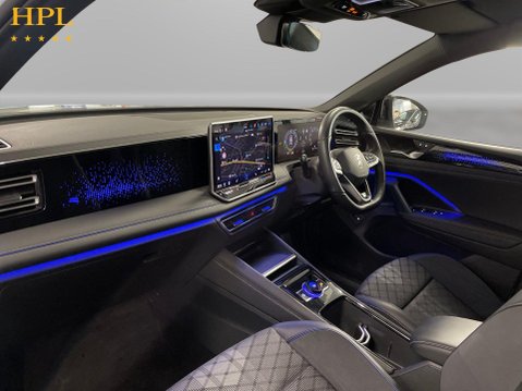 Volkswagen Tiguan 1.5 TSI eHybrid 19.7kWh R-Line SUV 5dr Petrol Plug-in Hybrid DSG Euro 6 (s/ 15