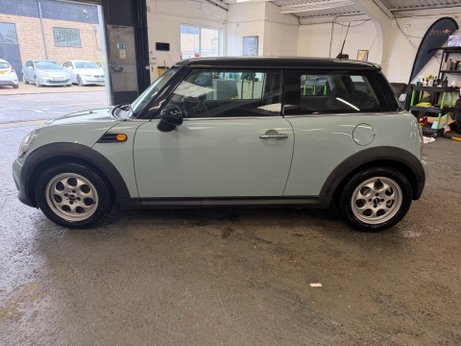 Mini Hatch 2.0 Cooper D Auto Euro 5 3dr 4