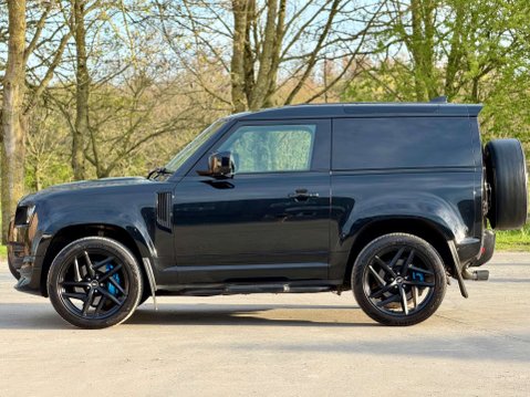 Land Rover Defender 3.0 Defender Hard Top SE D MHEV Auto 4WD 5dr 21