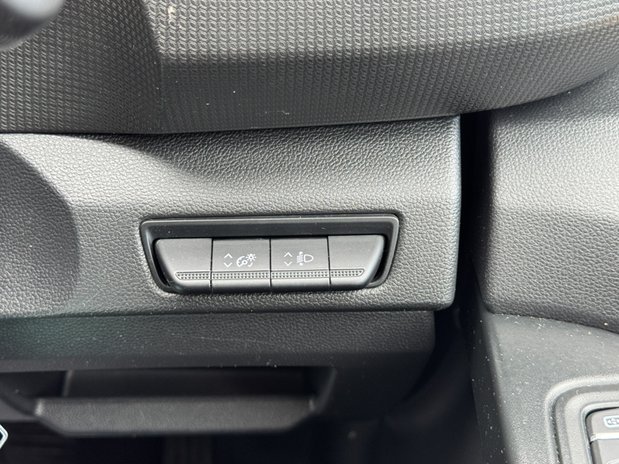 Renault Trafic SWB L1H1 [SOLD MM] Low Roof Business Plus SL28 Air Con Sensors EURO 6 26