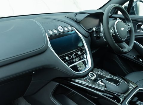 Aston Martin DBX 707 18