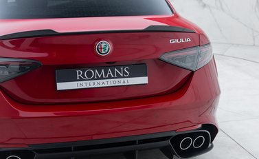 Alfa Romeo Giulia QUADRIFOGLIO 32