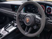 Porsche 911 Targa 4 GTS PDK 12