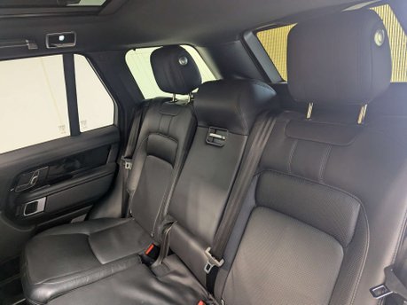 Land Rover Range Rover 3.0 Range Rover Vogue D MHEV Auto 4WD 5dr 42